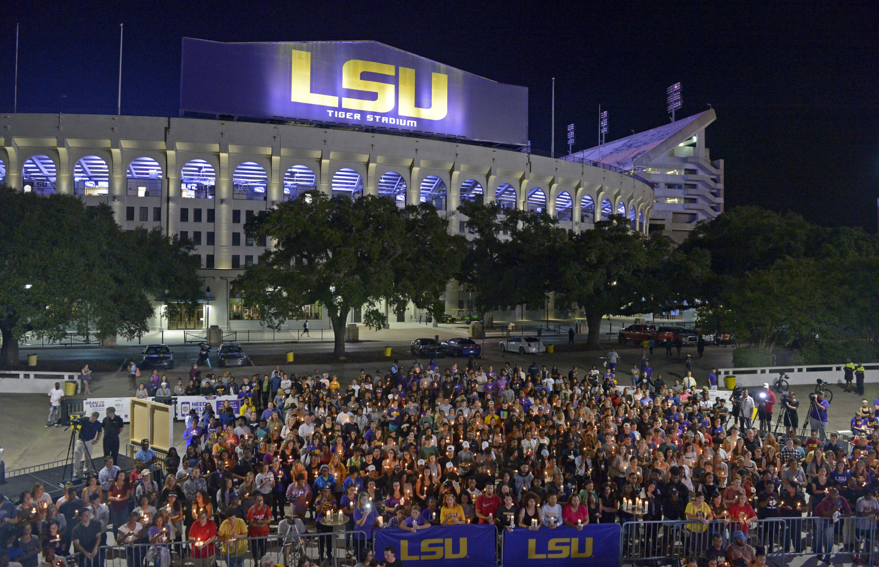 lsusimsvigil.100318_HS_178.jpg